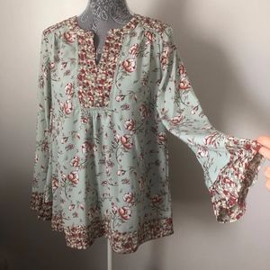 Women's long sleeve floral top